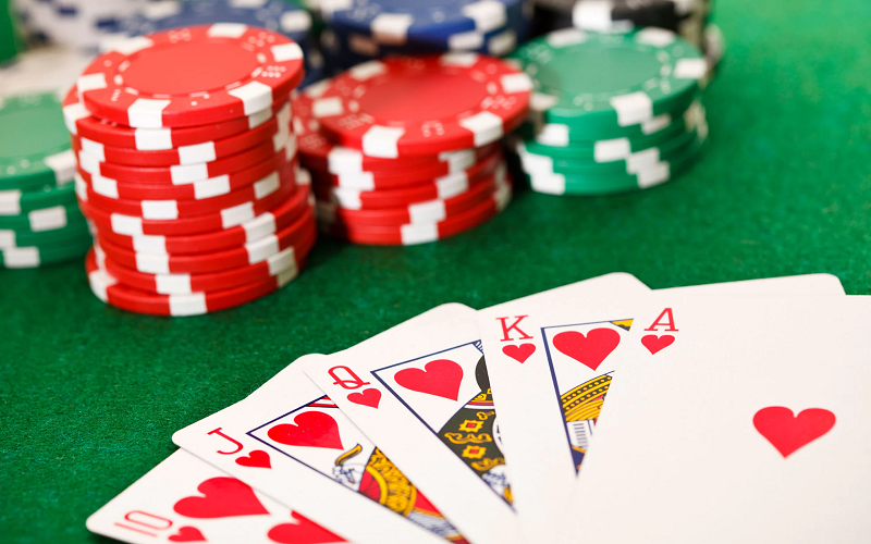 Chia sẻ kinh nghiệm đánh Poker hiệu quả từ Jason Koon